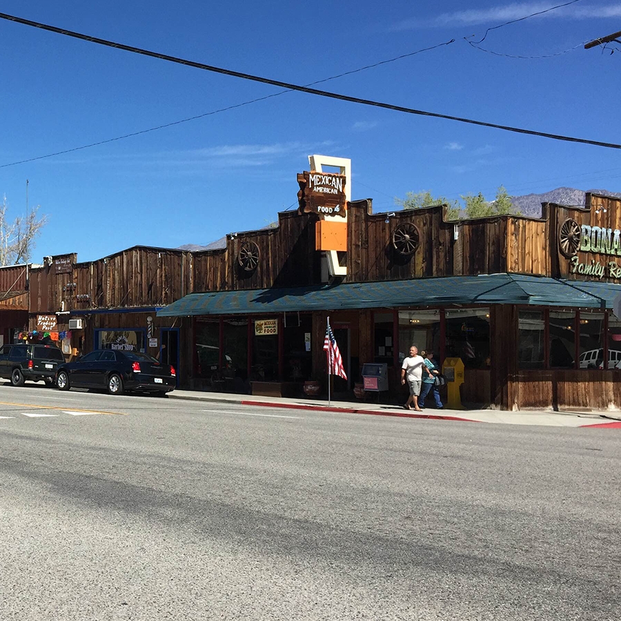 Highway 395 through Lone Pine